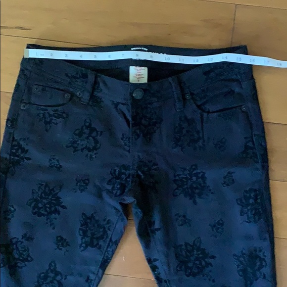 🛍 2 for $20 NWOT Black Jeans w/ Velvet Brocade - Picture 2 of 6